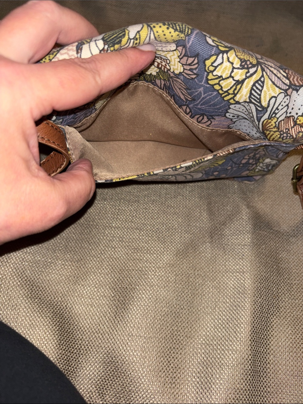 Sakroots Artist Circle Fold-Over Crossbody Bag - Picture 6 of 11